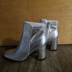 MIA - Carla Ankle Boots Size 7.5M Silver